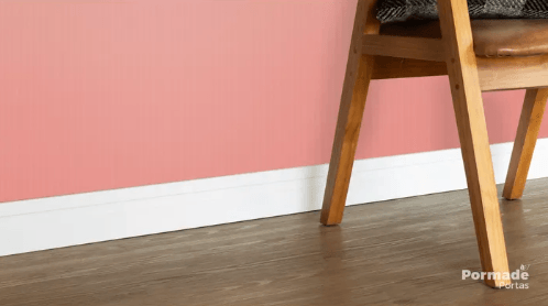 rodape-com-frizo-em-pvc-wood-branco-10cm